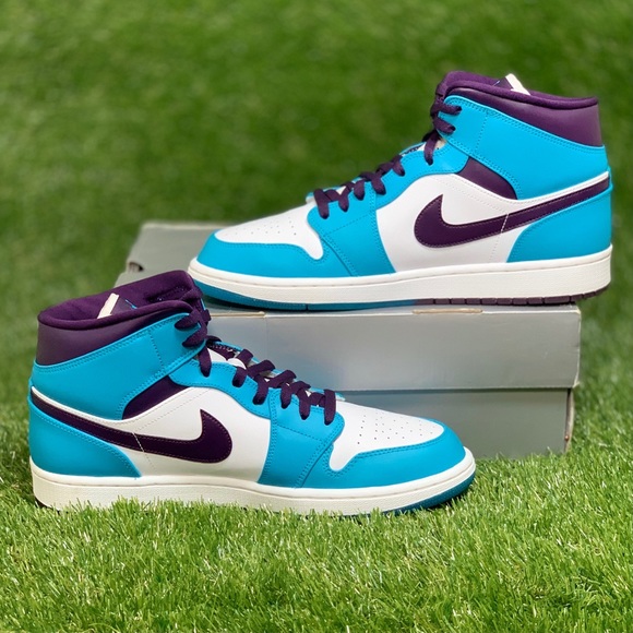 Air Jordan Retro 1 Mid " Hornets" - Picture 5 of 10